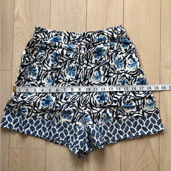 H&M Floral Print Shorts in White & Blue Size 2 - Picture 2 of 8
